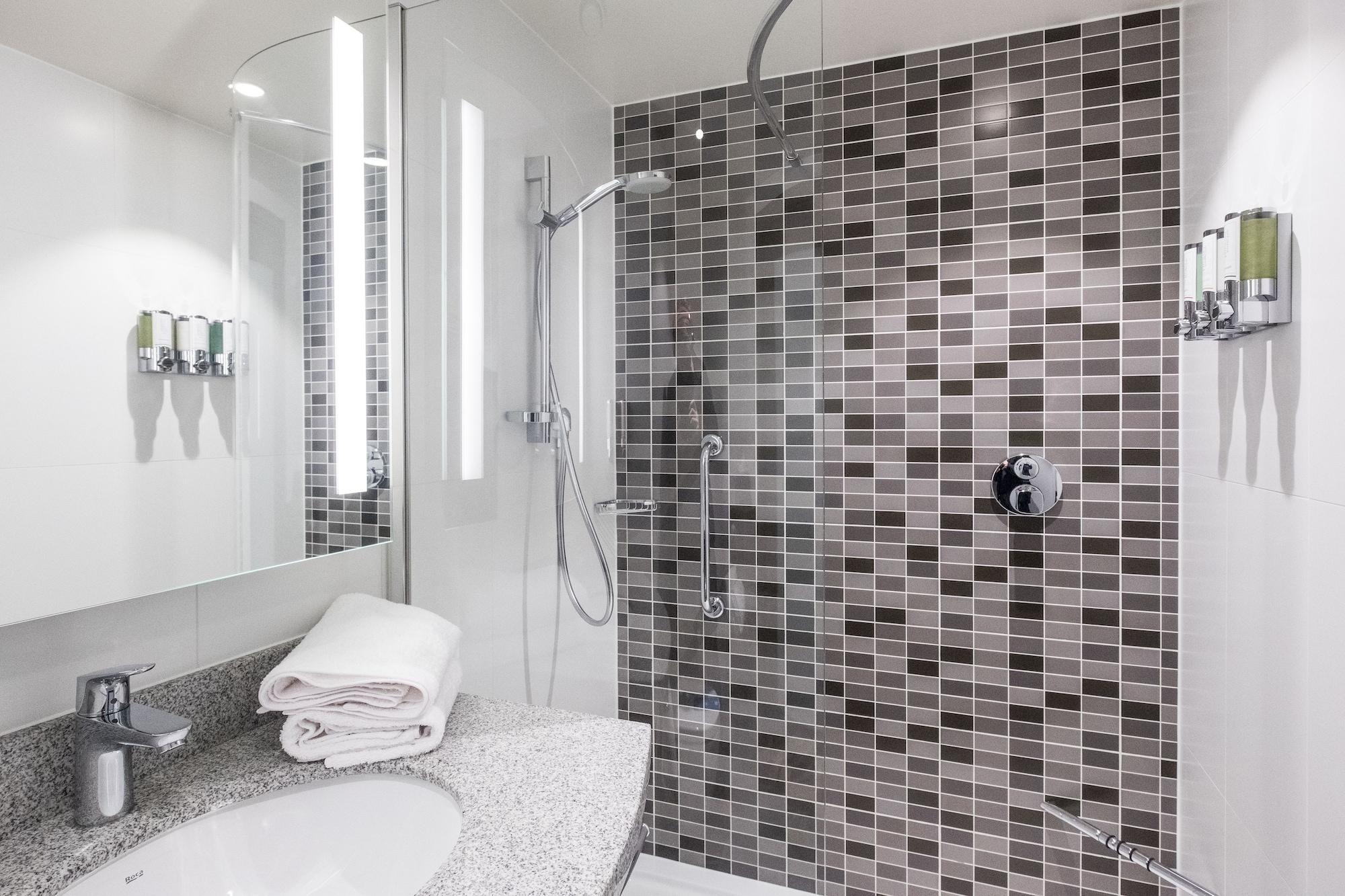 Hampton By Hilton Airport Отель Дайс
