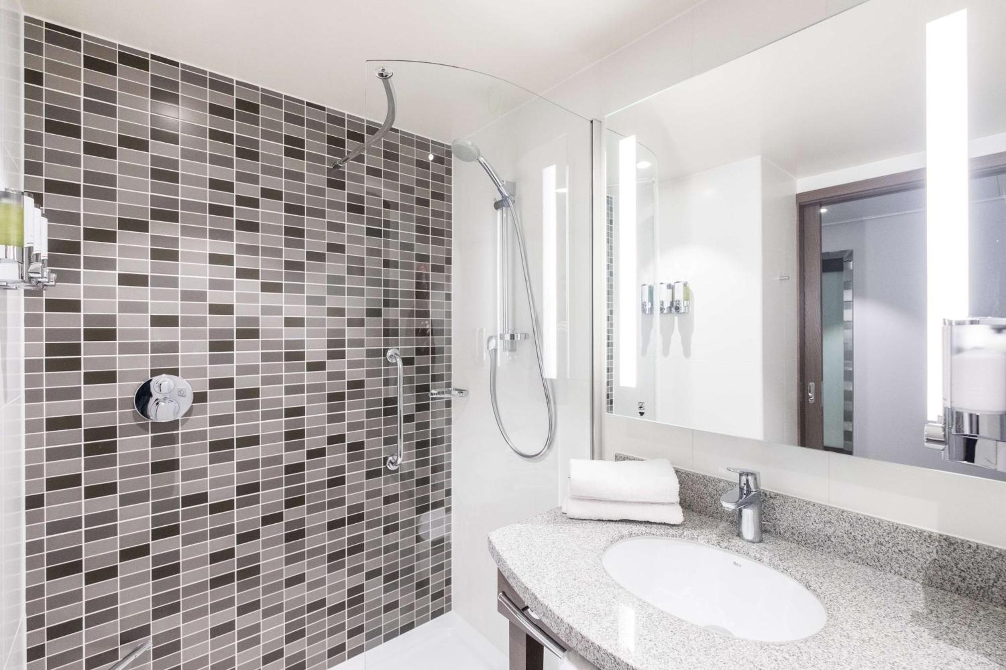 Hampton By Hilton Aberdeen Airport 3*