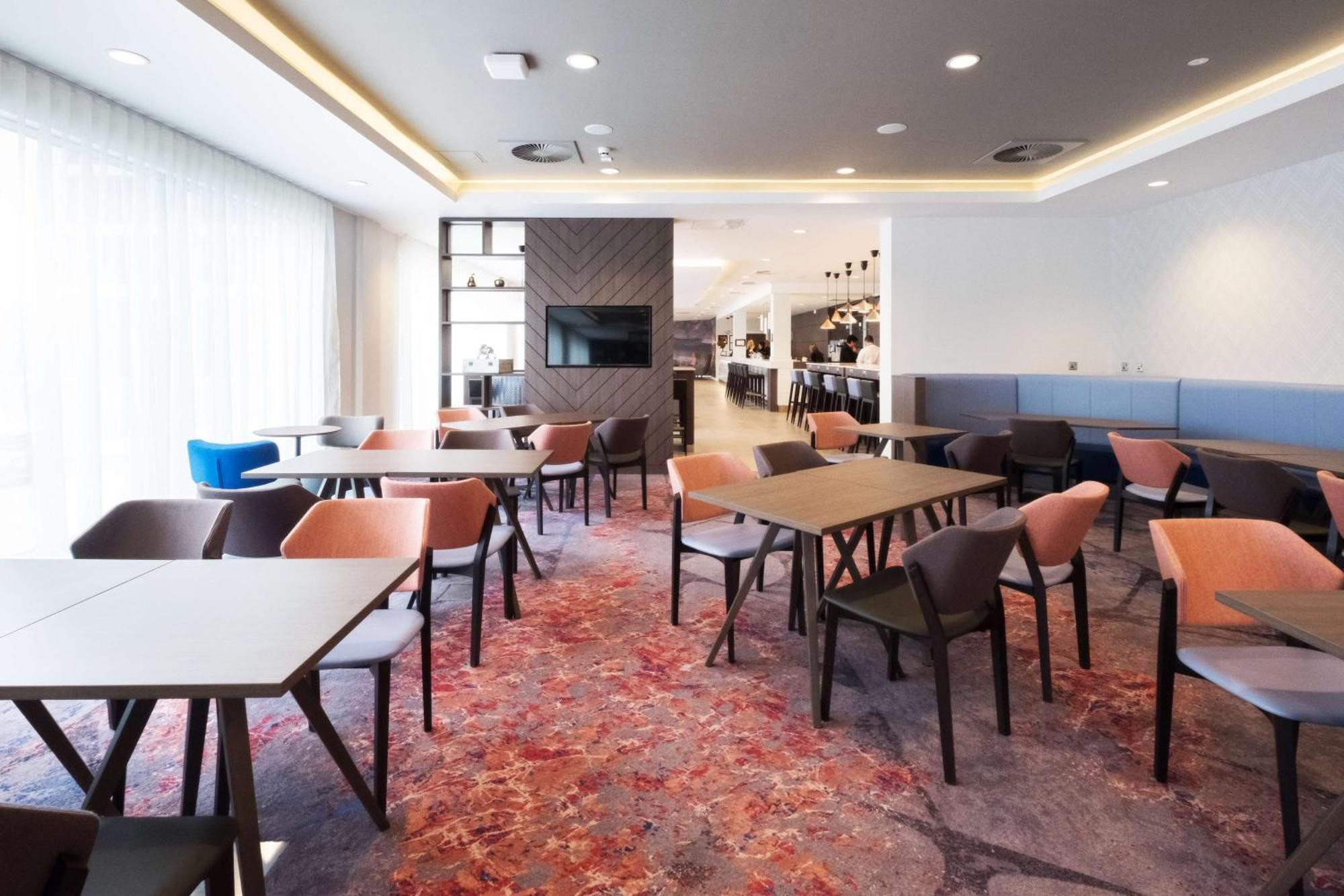 Hampton By Hilton Aberdeen Airport Hotel 3*